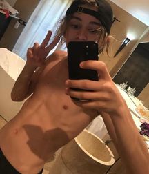 Famous and shirtless! 5bb8e65be7444.jpg