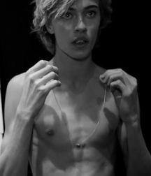 Famous and shirtless! 5bb8e669a92a4.jpg