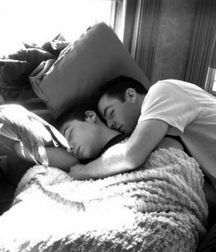Boys In Love!! Black and White!! 5bccf448d682f.jpg