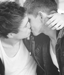 Boys In Love!! Black and White!! 5bccf44d38362.jpg