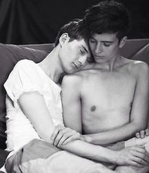 Boys In Love!! Black and White!! 5bccf44e4967d.jpg