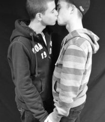 Boys In Love!! Black and White!! 5bccf455ceaa3.jpg