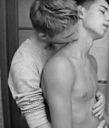 Boys In Love!! Black and White!! 5bccf45803089.jpg
