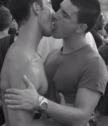 Boys In Love!! Black and White!! 5bccf4593e6d7.jpg