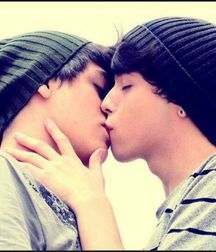 Boys In Love!! In Living Color!! 5bccf482567cb.jpg