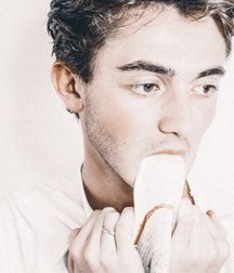 Out and Famous 5!! Greyson!! 5bf498941922c.jpg