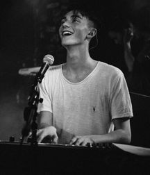 Out and Famous 5!! Greyson!! 5bf498aa5046d.jpg