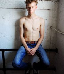 Photogenic Boys 24!! 5c2806f1c252e.jpg