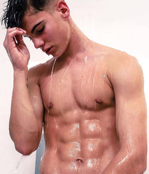 More hotties 5b78d5a50db7c.jpeg