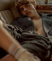 Choose a boyfriend 5bd0529ff23b9.jpg