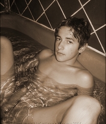 Sex in the Pool 5b6afd4c5c933.jpg