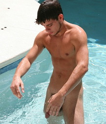 Sex in the Pool 5b6afd7b467fb.jpg