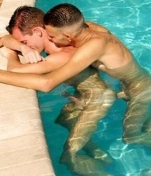 Sex in the Pool 5b6afd97b0c57.jpg