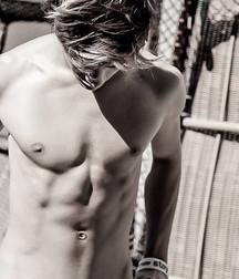 shirtless beauties 594fded4613be.jpg