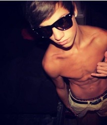 shirtless beauties 594fdee959b6b.jpg