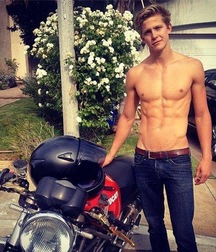 shirtless beauties 594fdeea7ab40.jpg