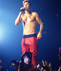 shirtless beauties 594fdeee191e3.jpg