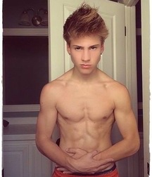 shirtless beauties 594fdef975634.jpg