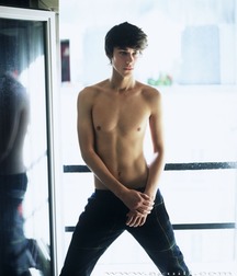 shirtless beauties 594fdefc9555f.jpg