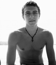 shirtless beauties 594fdf03dd492.jpg