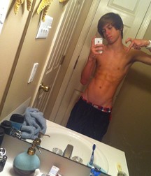 shirtless boy wonders... 597289383e171.jpg