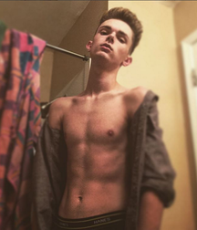 shirtless boy wonders... 59728948e981a.png