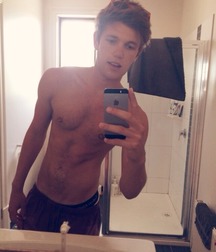 shirtless boy wonders... 5972894fc5d95.jpg