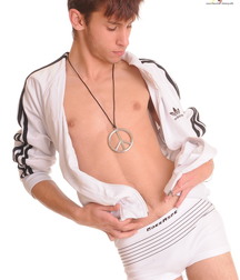 Shirtless boy wonders part two... 59768321ef18d.jpg