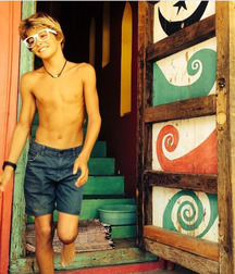 Shirtless boy wonders part two... 59768332dd6aa.jpg