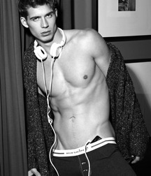 Lots of hot boys... 5983ba4de8dd0.jpg