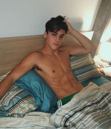 Lots of hot boys... 5983ba534eca9.jpg
