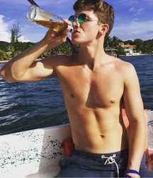 Abs and more abs........... 5988966d3a916.jpg