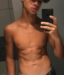 Monday night hotties... 59891b4674fea.png