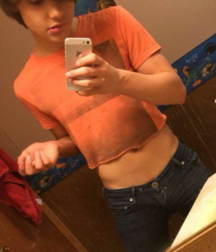 Monday night hotties... 59891b66c9278.png