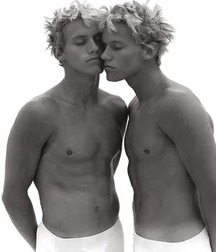 Sunday night dream boys... 59a3654842880.jpg