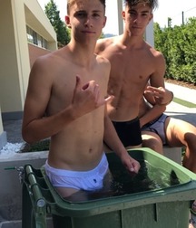 Boys being boys, part 9... 59d22af20abb8.jpg