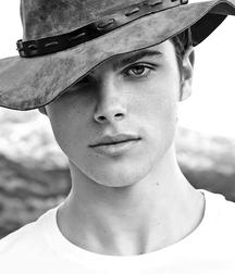 Boys being boys, part 10... 59d8f29d4c60f.jpg