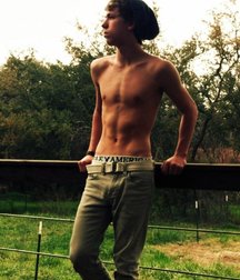Friday hotties, pt 4... 59f15f699452c.jpg
