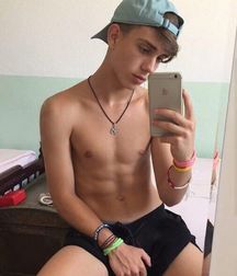 Shirtless cuties... 59f992e41f1cb.jpg