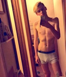 Shirtless cuties... 59f992e74075b.jpg