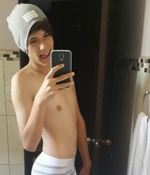 Shirtless cuties... 59f992eab1bb4.jpg