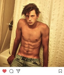 Mostly abs, nipples, and belly buttons..... 5a0e02c0588b9.jpg