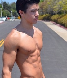 Mostly abs, nipples, and belly buttons..... 5a0e02c8e82af.jpg