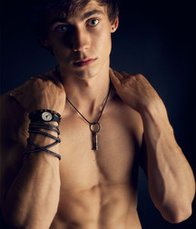Mostly abs, nipples, and belly buttons..... 5a0e02c9e6ebb.jpg