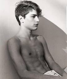 Mostly abs, nipples, and belly buttons..... 5a0e02d73fc80.jpg