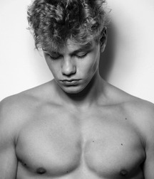 Mostly abs, nipples, and belly buttons..... 5a0e02dcab9ea.jpg