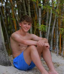 Mostly abs, nipples, and belly buttons..... 5a0e02ffbbb9f.jpg