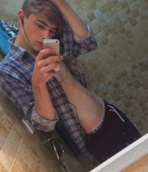 Mostly abs, nipples, and belly buttons..... 5a0e030541a1b.png