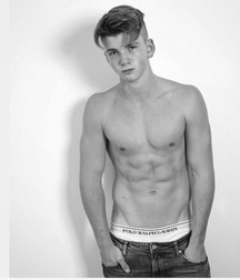 Mostly abs, nipples, and belly buttons..... 5a0e031712864.jpg