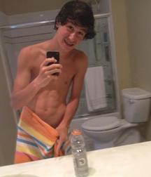 Mostly abs, nipples, and belly buttons..... 5a0e0318534a8.jpg